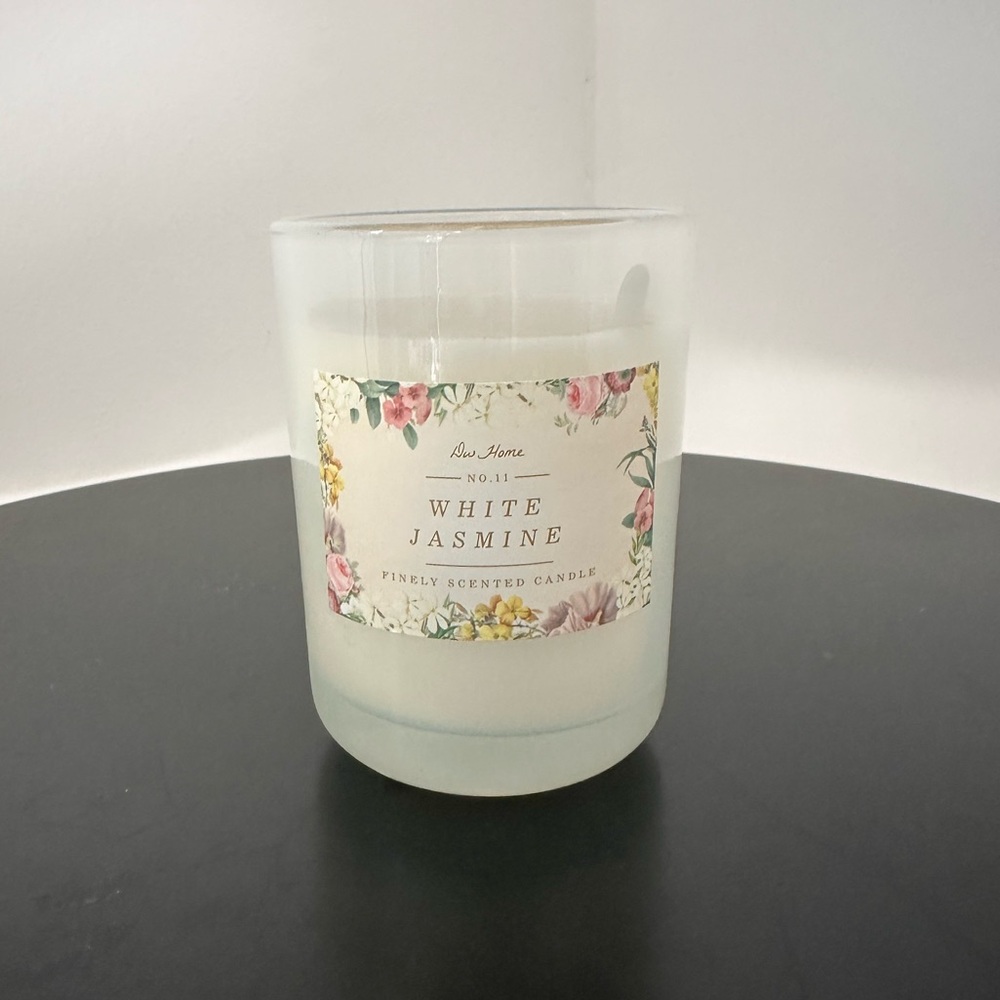 NWT Glass White Jasmine Scent Candle